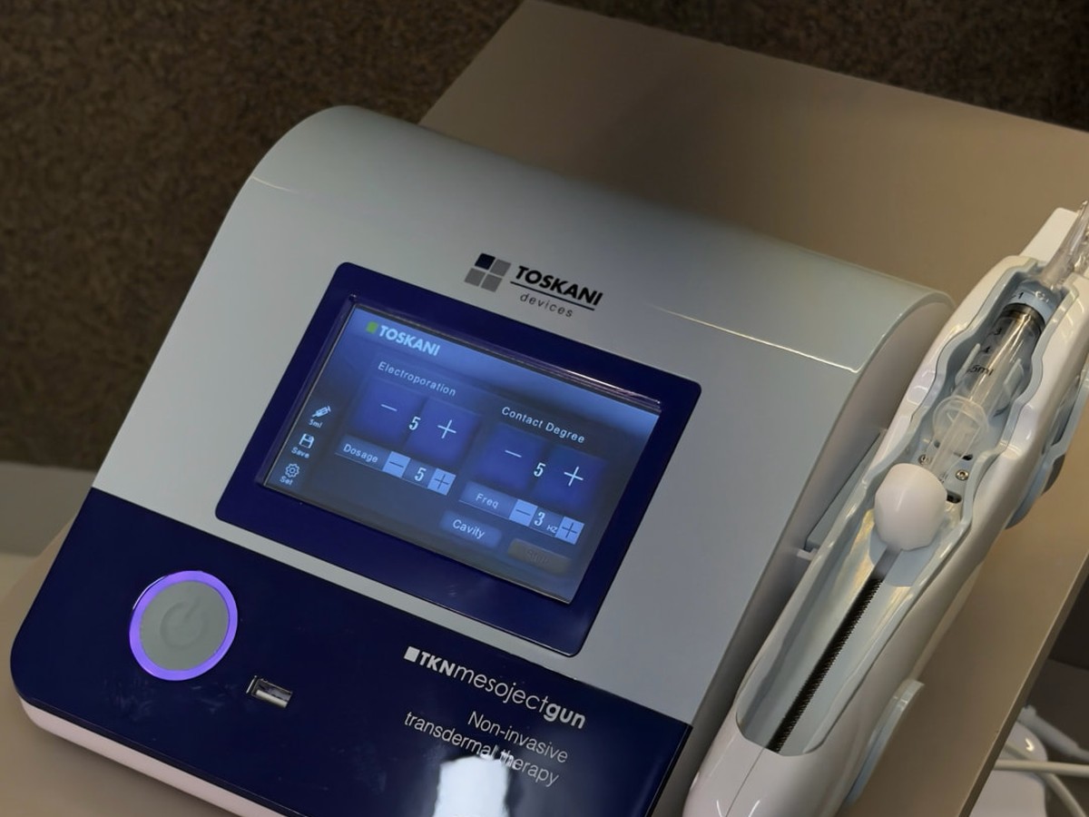 Equipamento de terapia transdérmica na sala de atendimento
